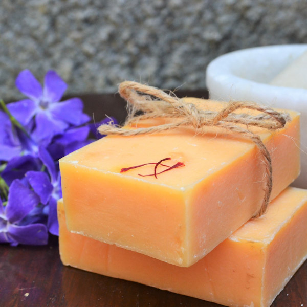 zero-artificial-saffron-soap.jpg